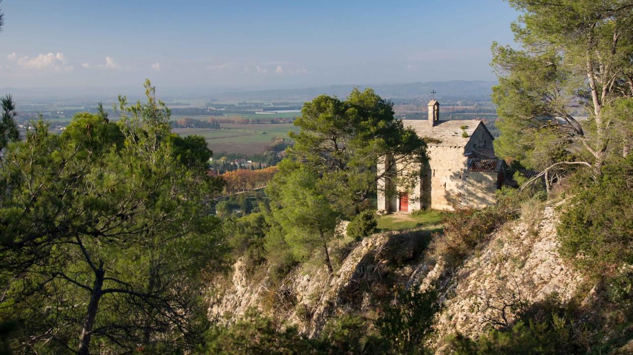 SAINT-ÉTIENNE-DU-GRÈS - De la cabane du Garde à Notre-Dame du Château
